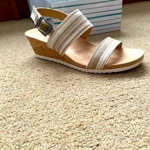 Beige/cream fabric Abella Sandals with cork wedge.Size 8  Super comfy worn once!